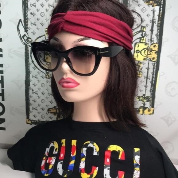 NEW Authentic Tom Ford Black Cat-Eye Sunglasses TF940 01B - Picture 1 of 11